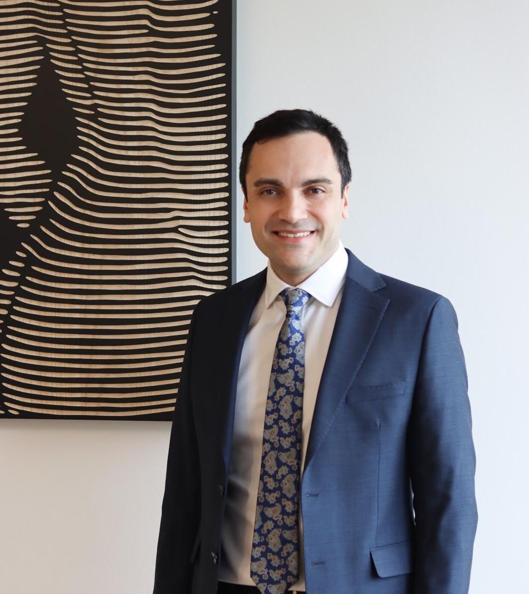 Assoc. Prof. Dr. Ayhan Işık Erdal, scar revision surgeon in Istanbul